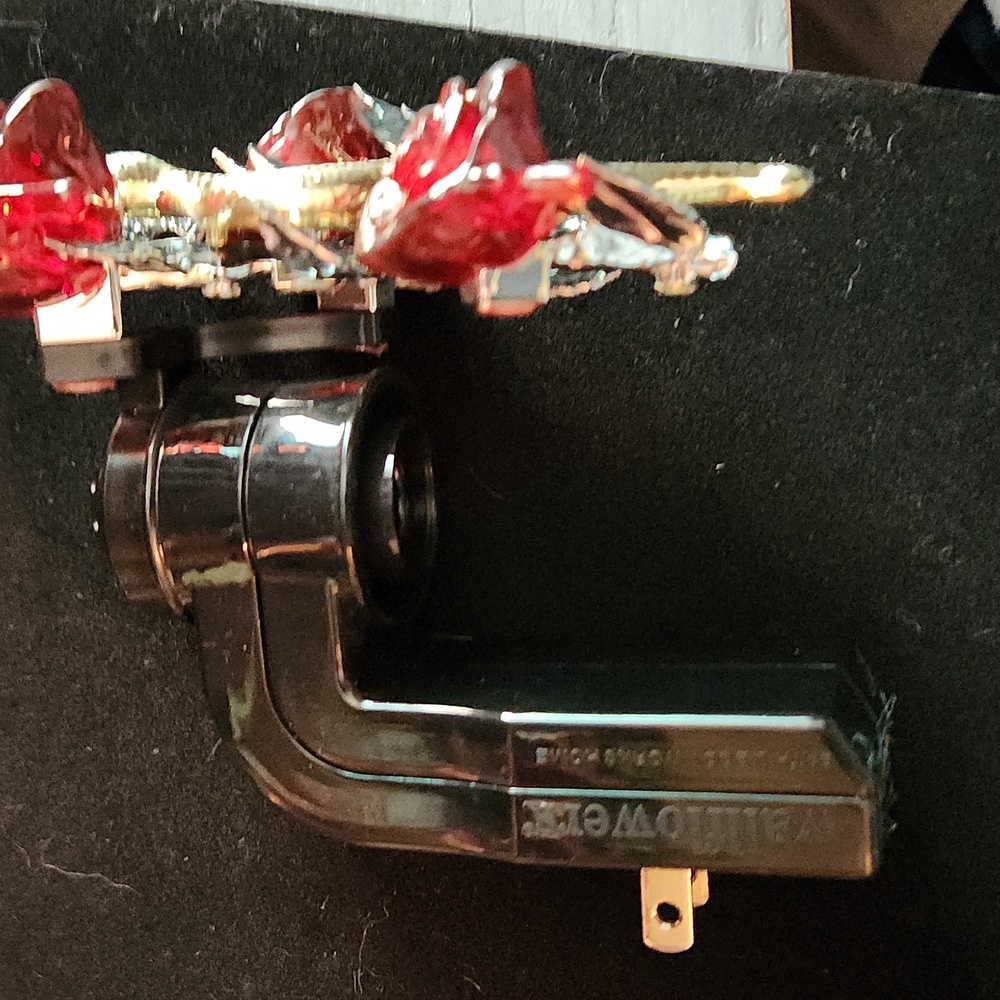 Bath And Body Works Red Rose and Gold Snake Plug In - Picture 2 of 3